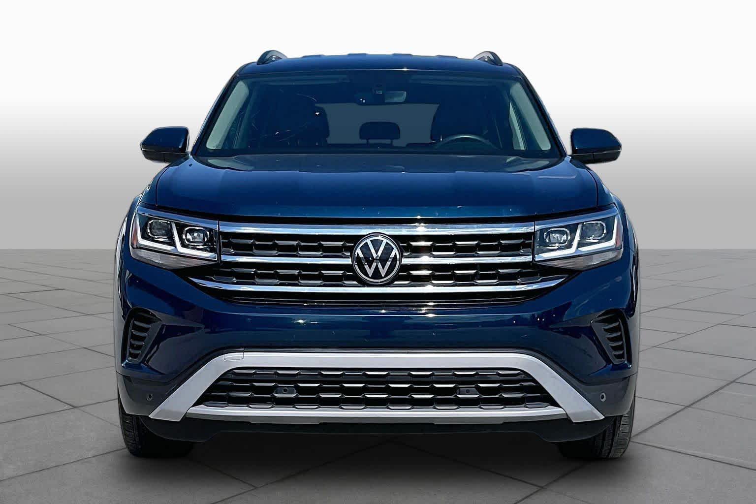 2023 Volkswagen Atlas photo 4 of 37