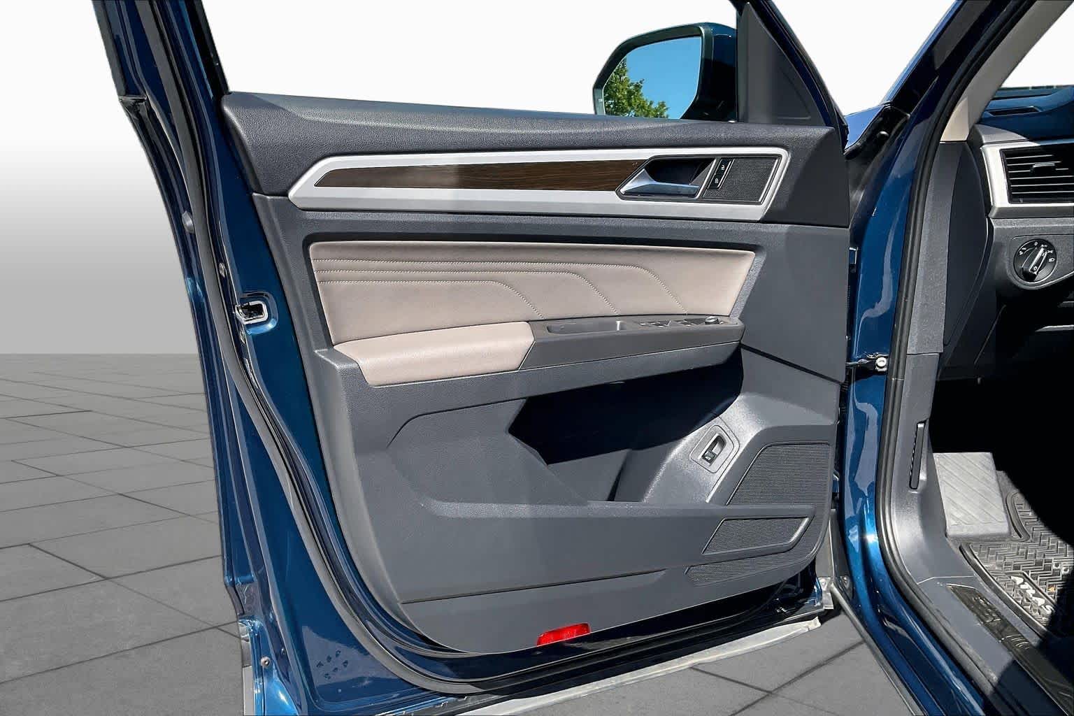 2023 Volkswagen Atlas photo 22 of 37