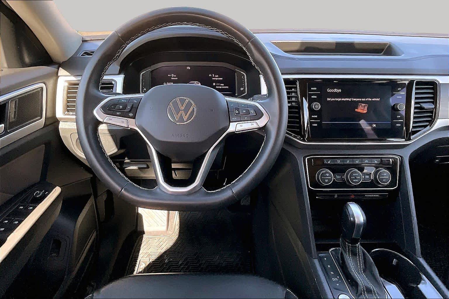 2023 Volkswagen Atlas photo 6 of 37