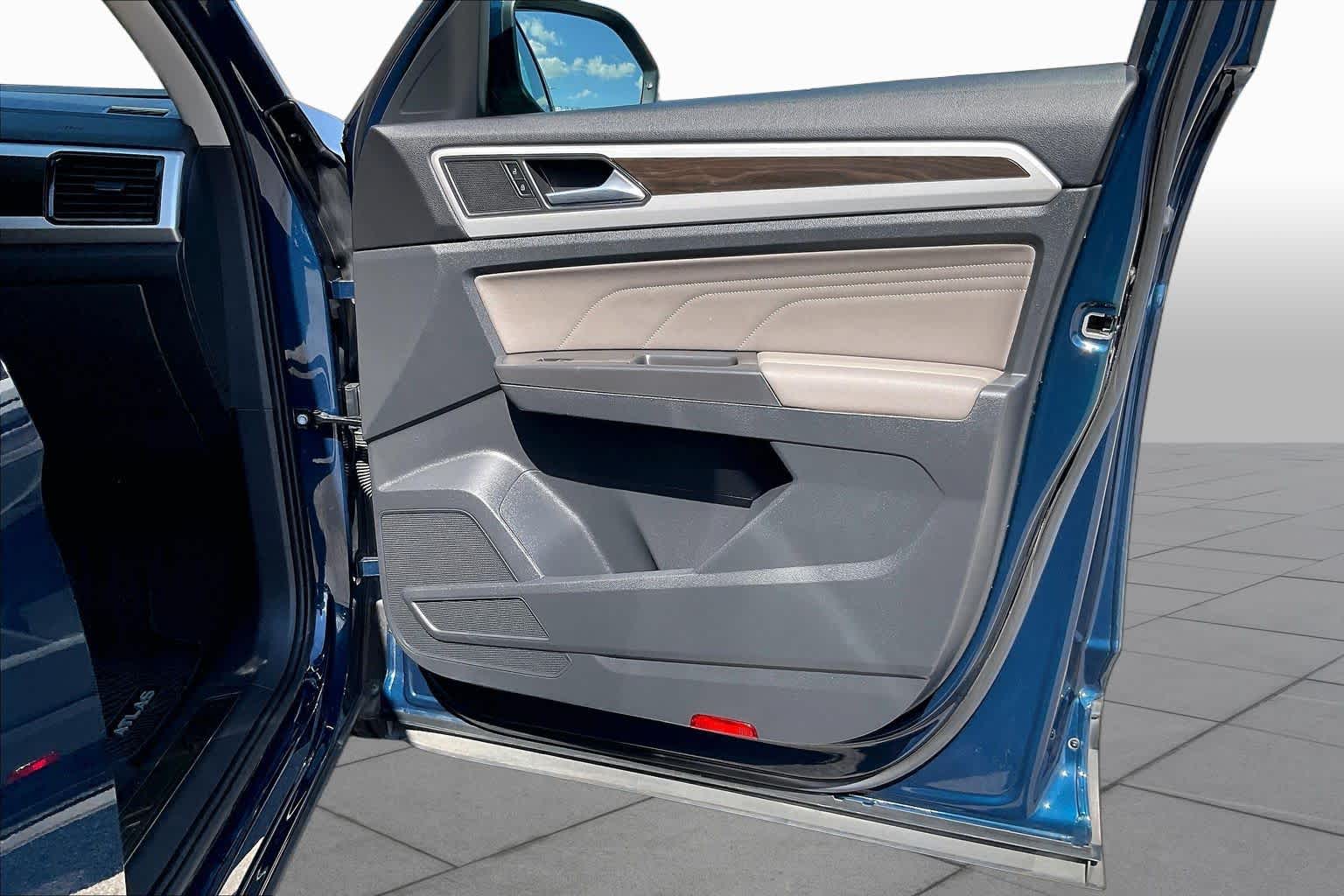 2023 Volkswagen Atlas photo 23 of 37