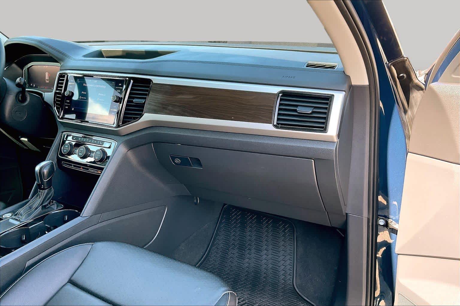 2023 Volkswagen Atlas photo 19 of 37