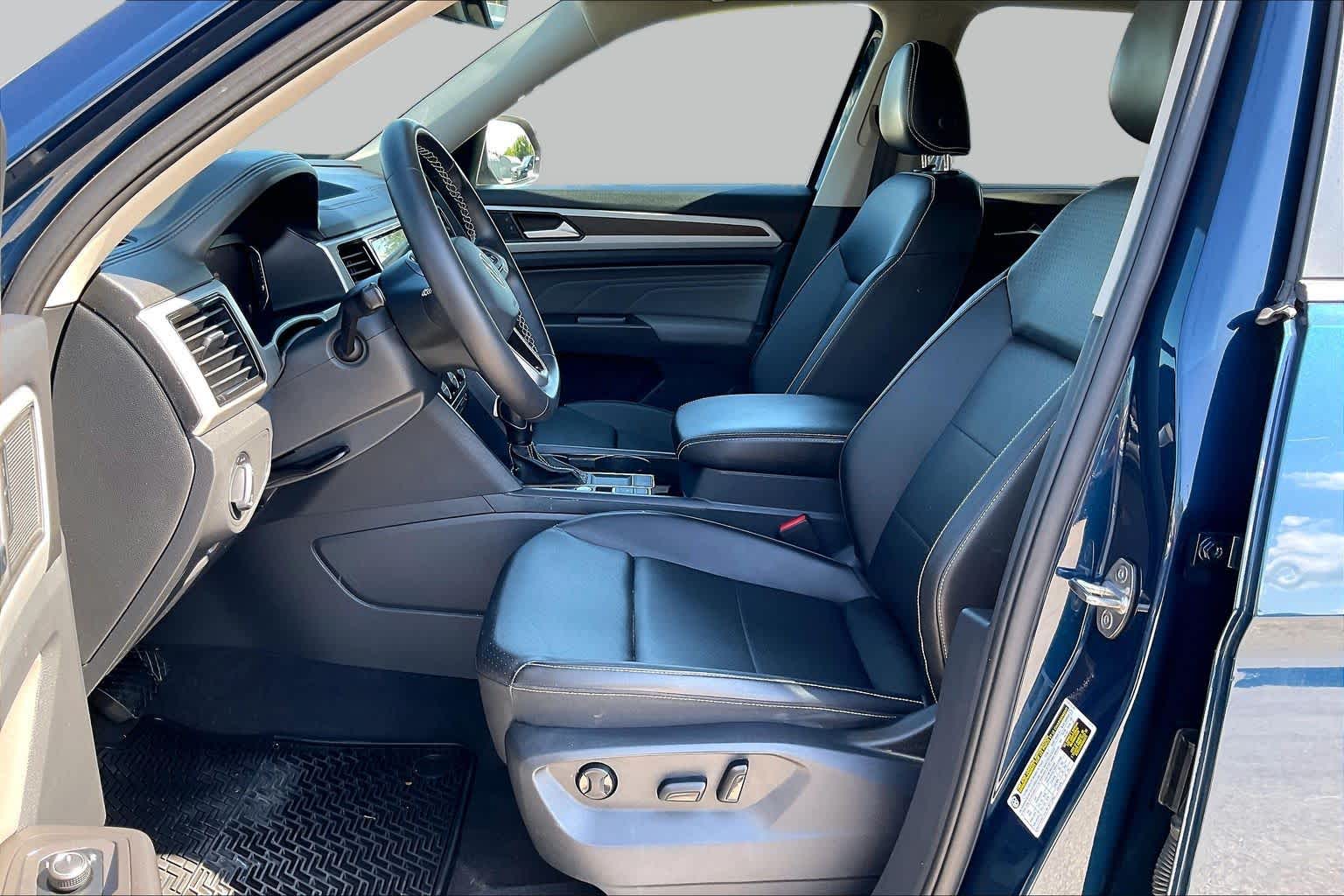 2023 Volkswagen Atlas photo 8 of 37