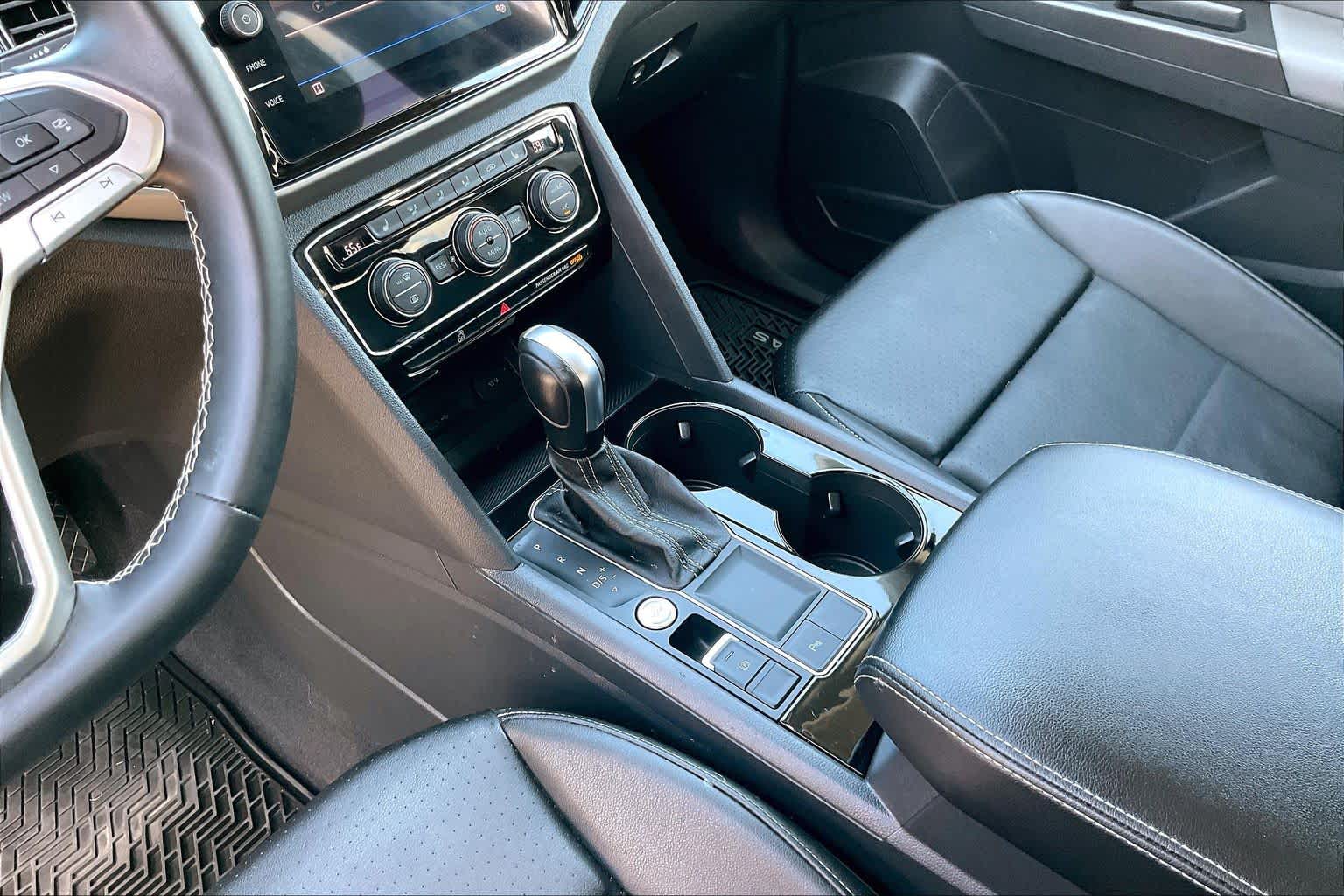 2023 Volkswagen Atlas photo 17 of 37
