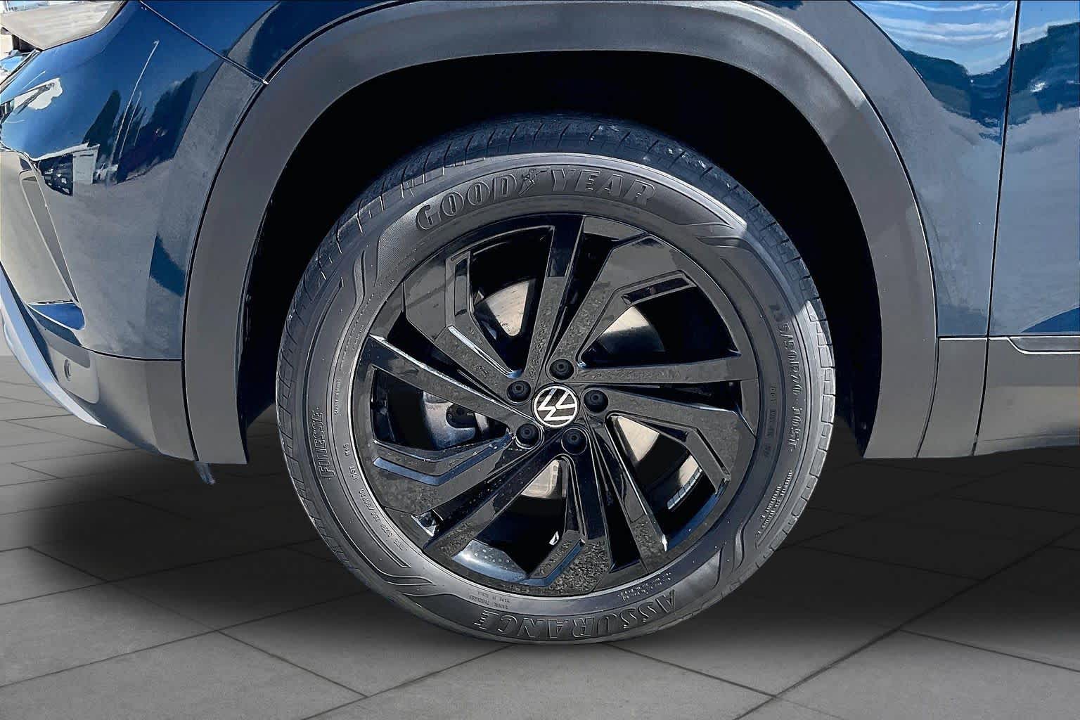 2023 Volkswagen Atlas photo 11 of 37