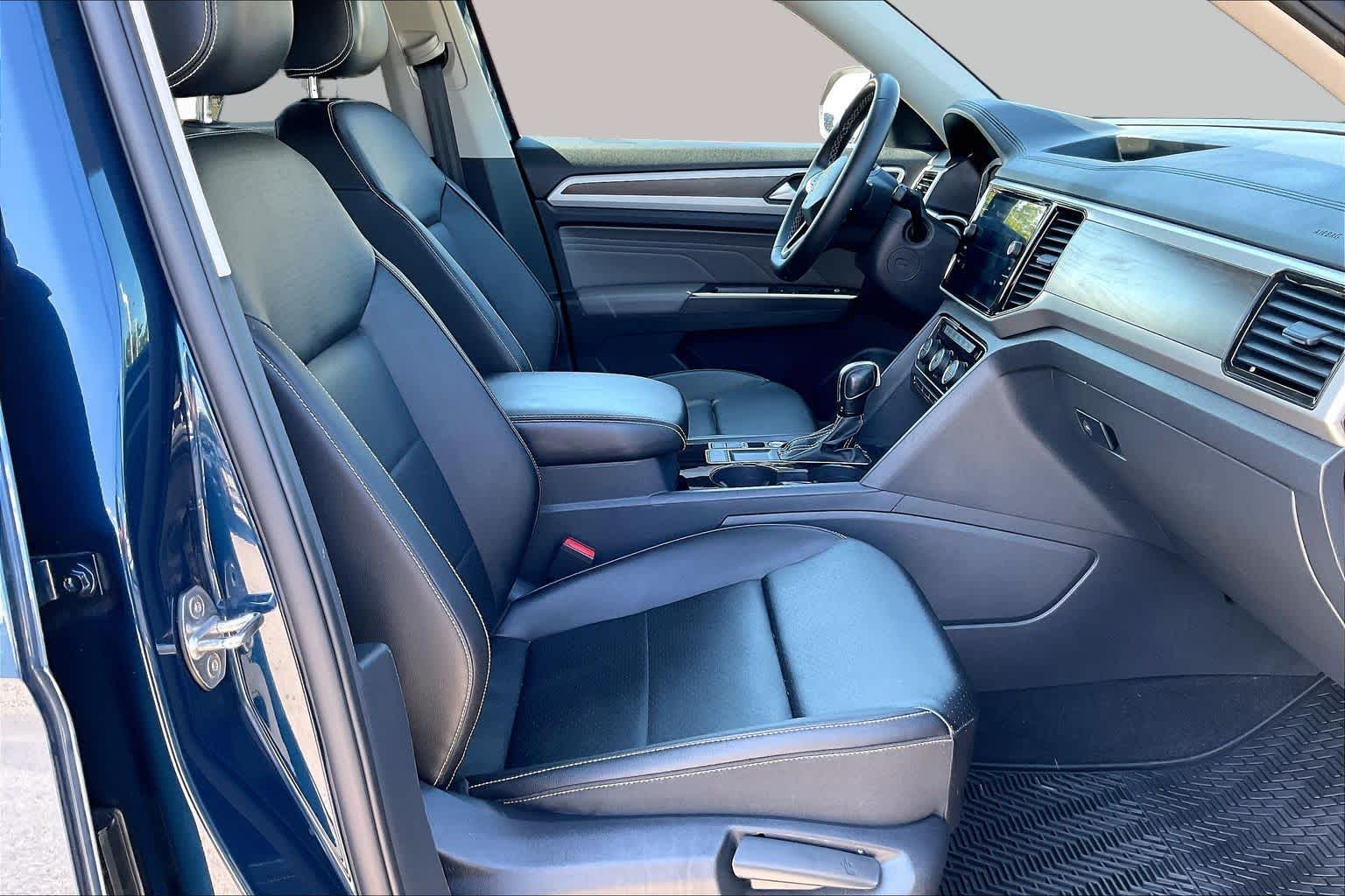 2023 Volkswagen Atlas photo 9 of 37