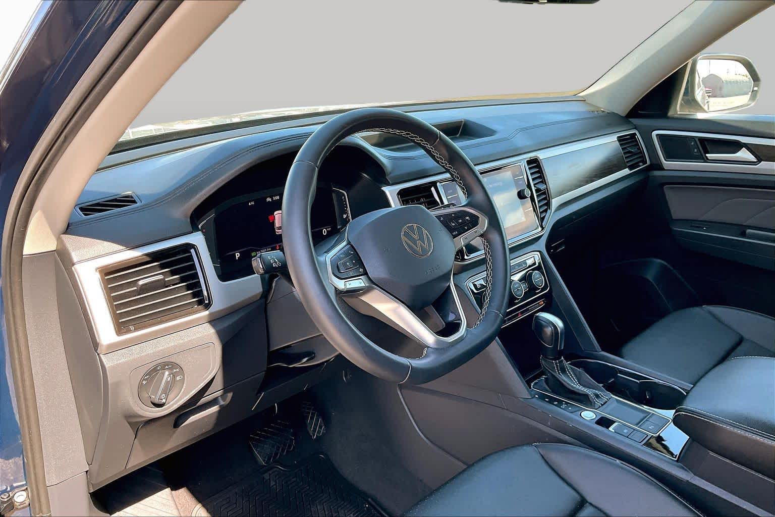 2023 Volkswagen Atlas photo 18 of 37