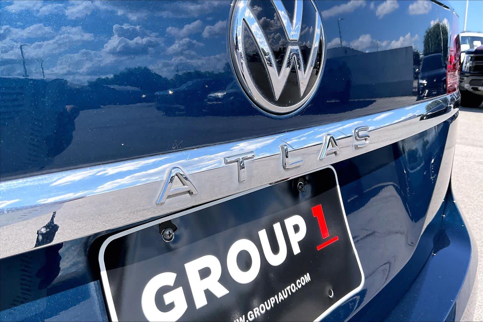 2023 Volkswagen Atlas photo 10 of 37