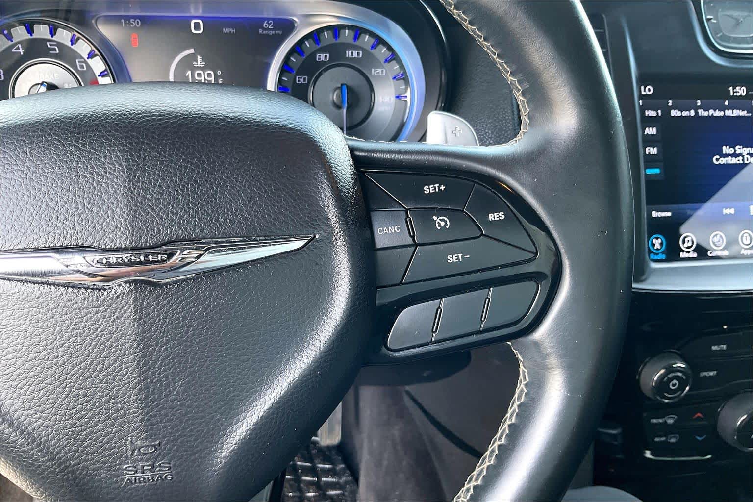 2017 Chrysler 300 photo 24 of 34