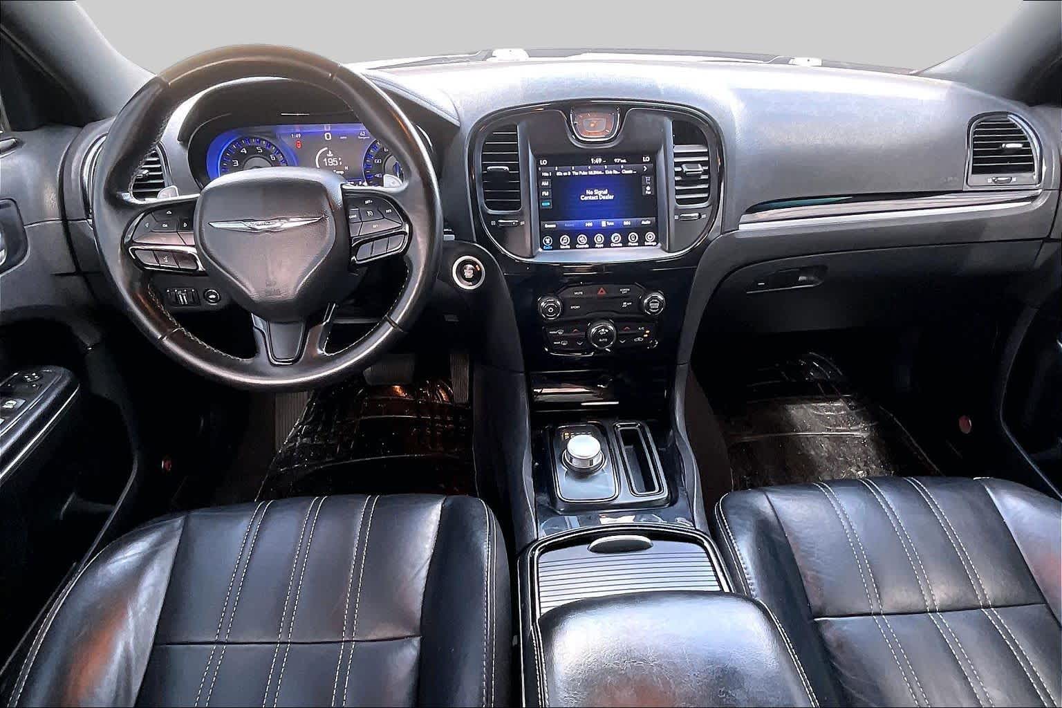2017 Chrysler 300 photo 15 of 34
