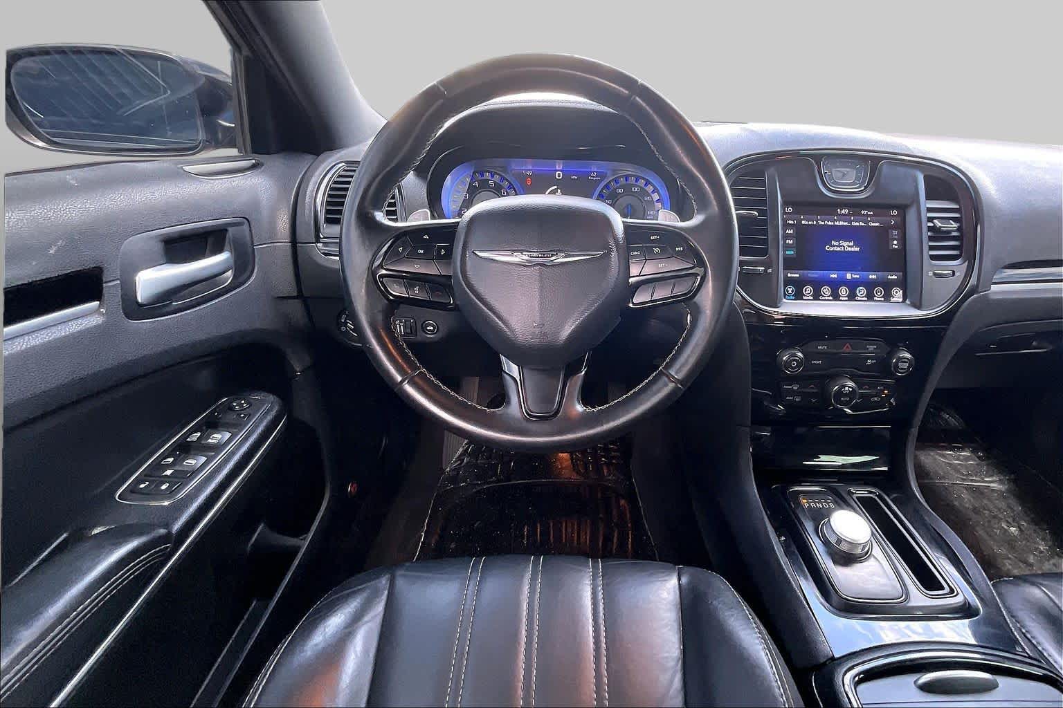 2017 Chrysler 300 photo 6 of 34
