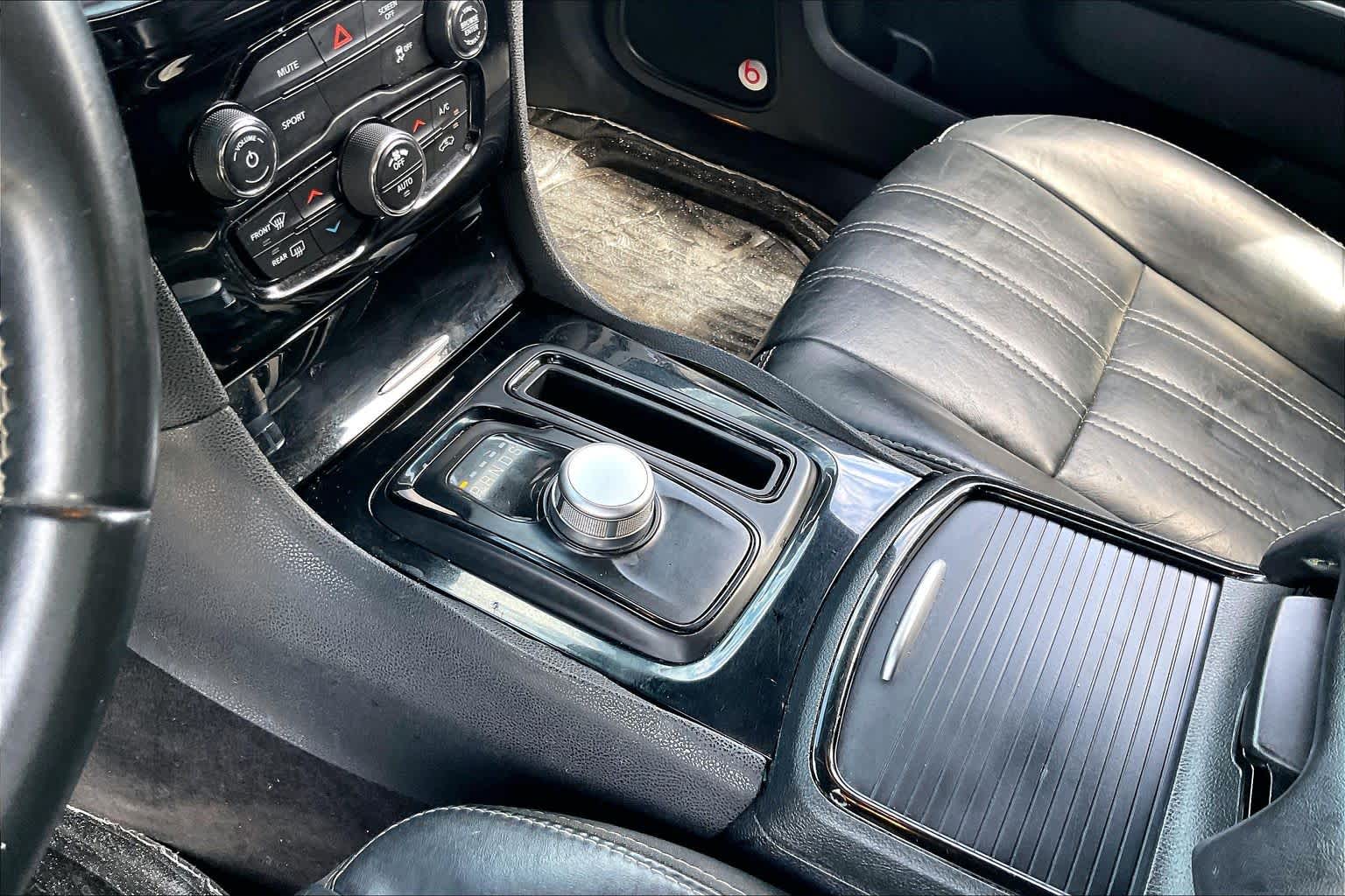 2017 Chrysler 300 photo 16 of 34