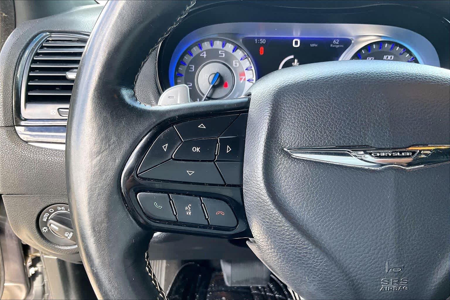 2017 Chrysler 300 photo 23 of 34