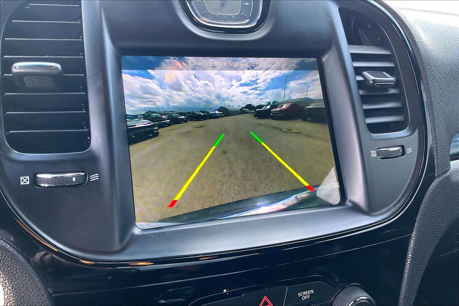 2017 Chrysler 300 photo 26 of 34