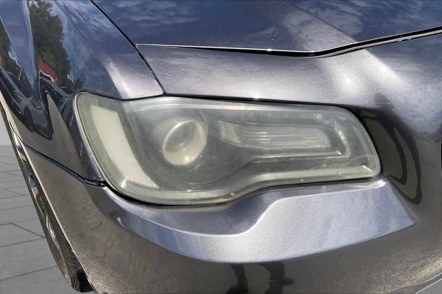 2017 Chrysler 300 photo 27 of 34