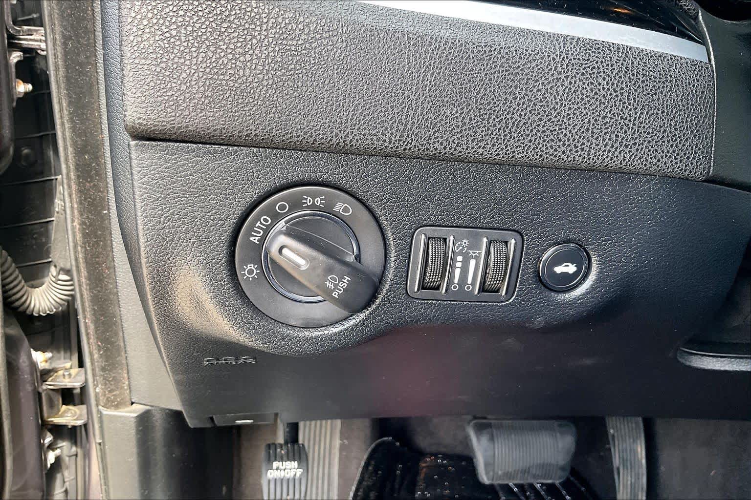 2017 Chrysler 300 photo 14 of 34