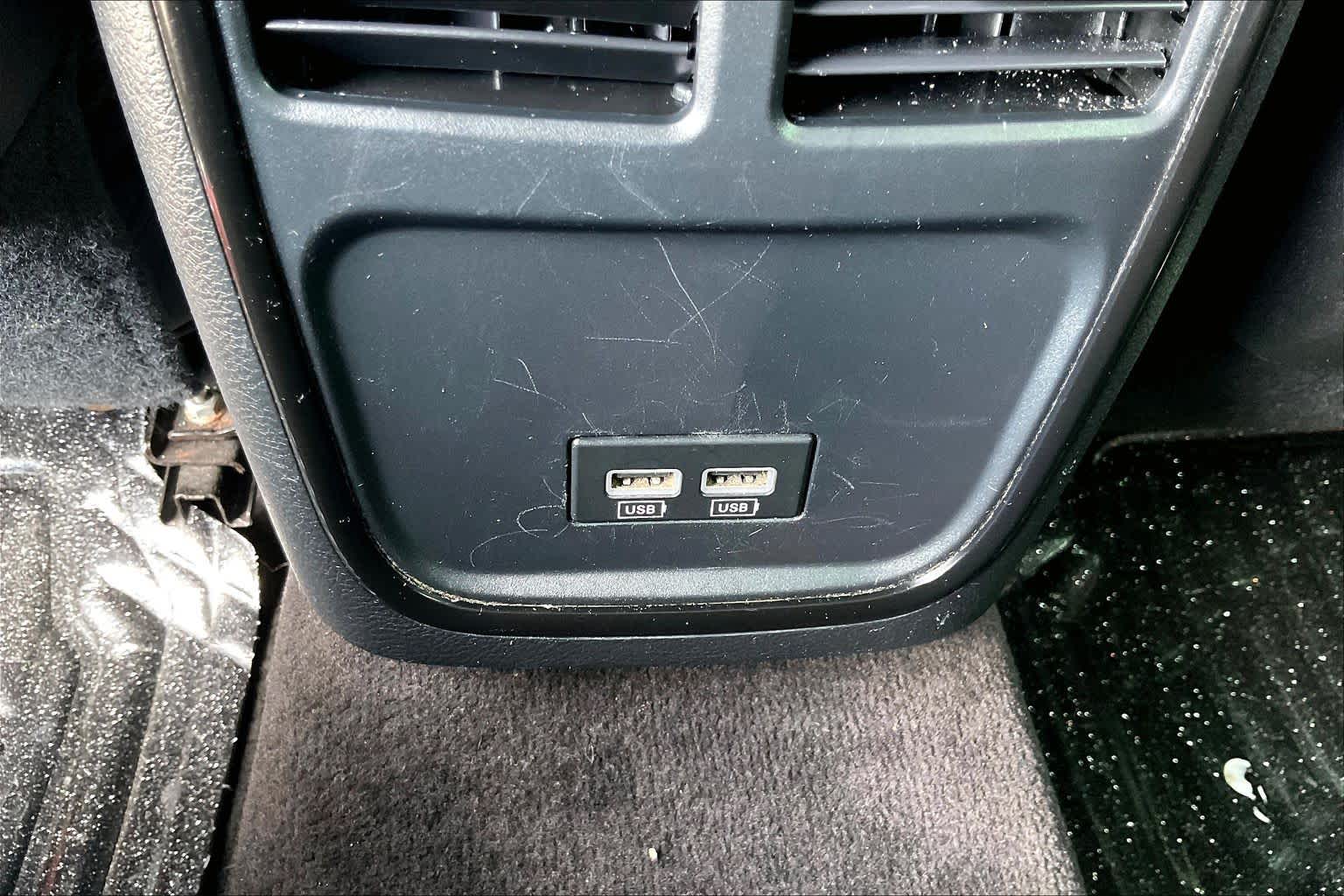 2017 Chrysler 300 photo 31 of 34