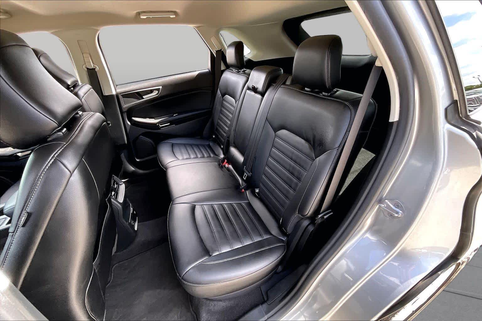 2021 Ford Edge photo 19 of 34