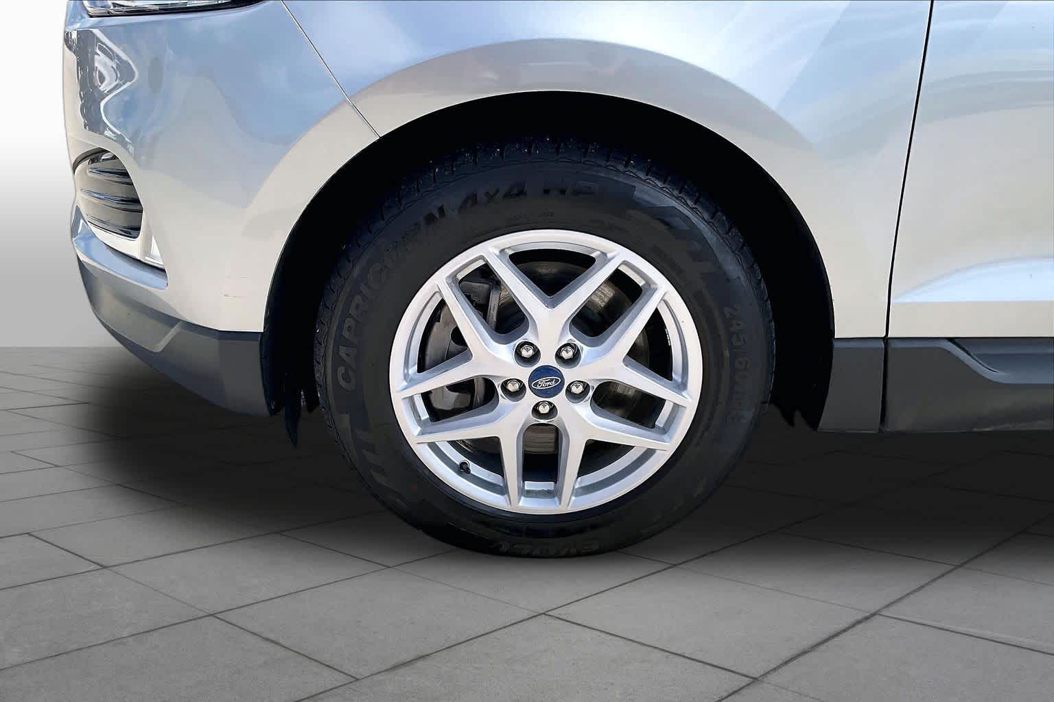2021 Ford Edge photo 11 of 34