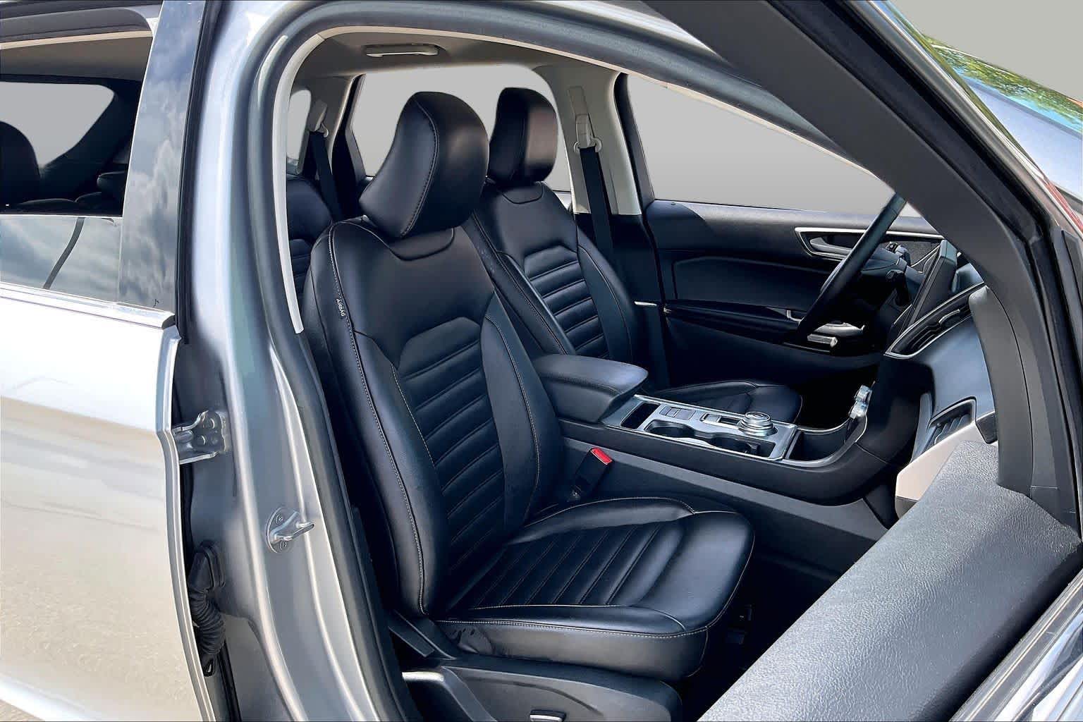 2021 Ford Edge photo 9 of 34