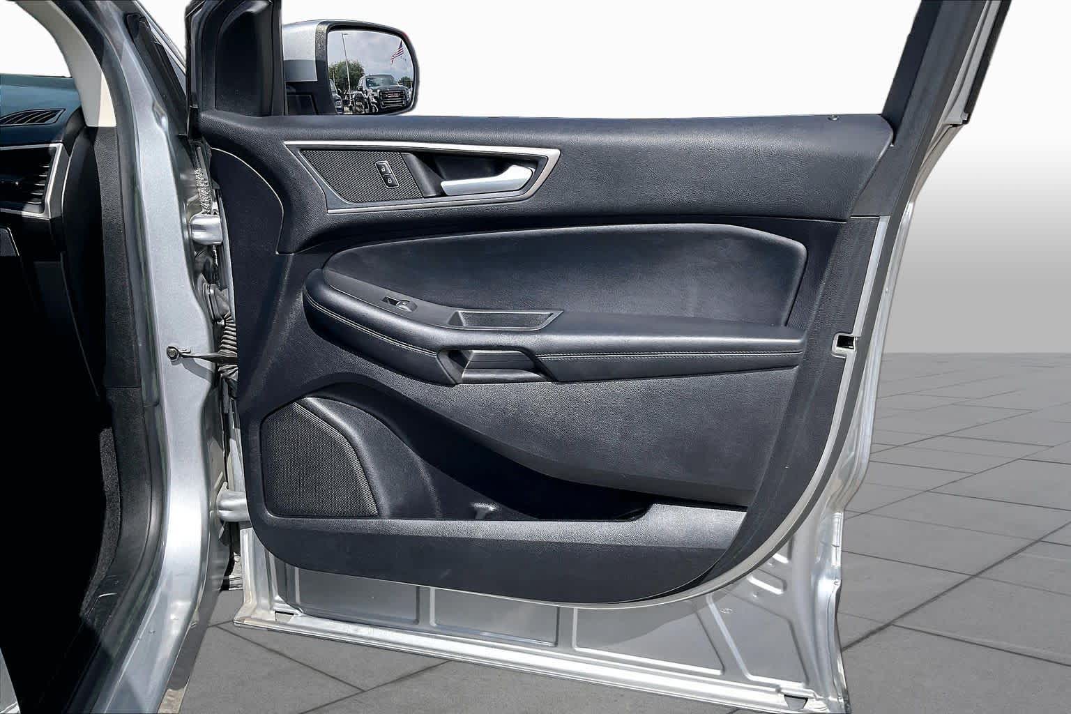 2021 Ford Edge photo 22 of 34