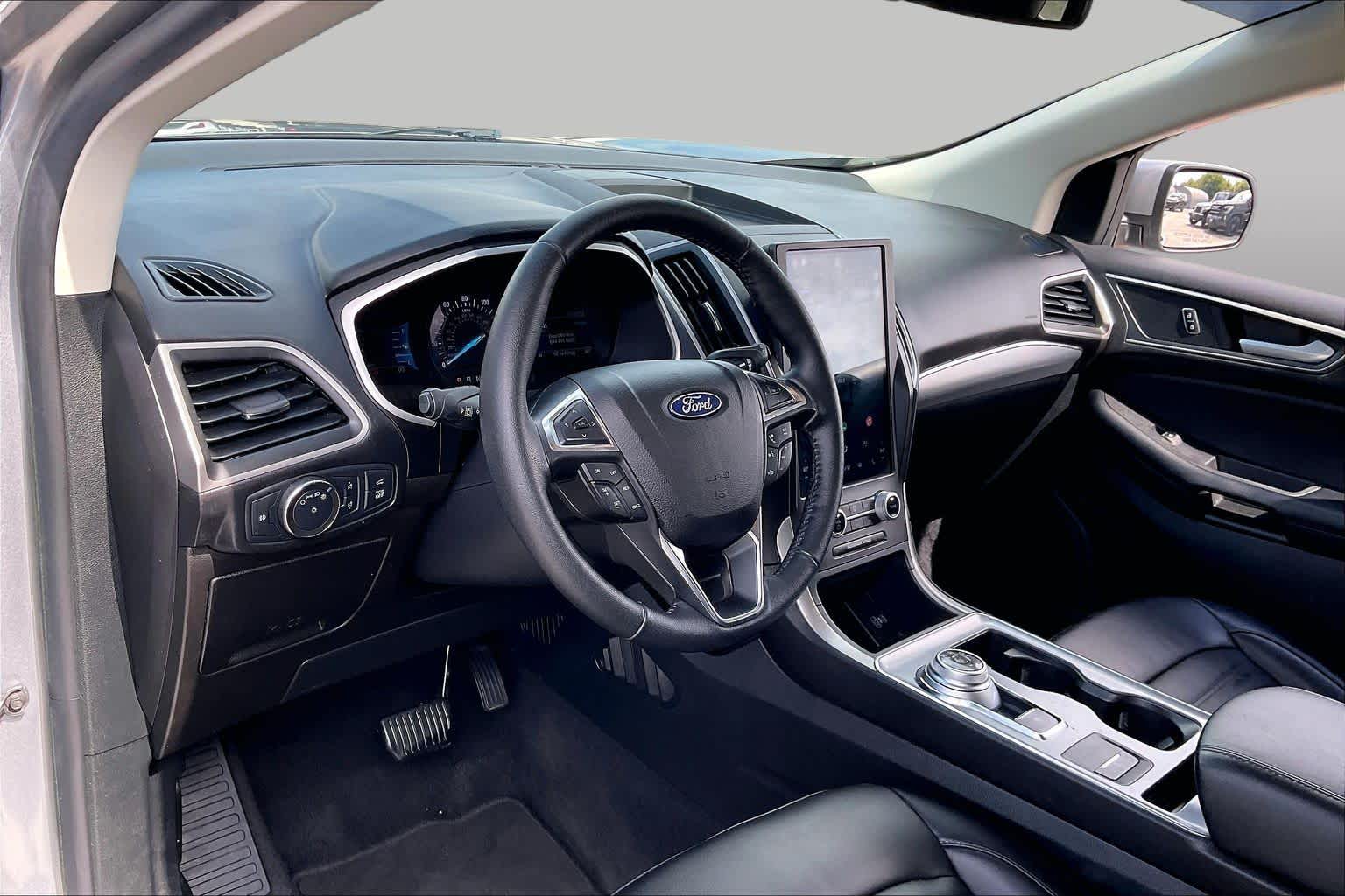 2021 Ford Edge photo 17 of 34