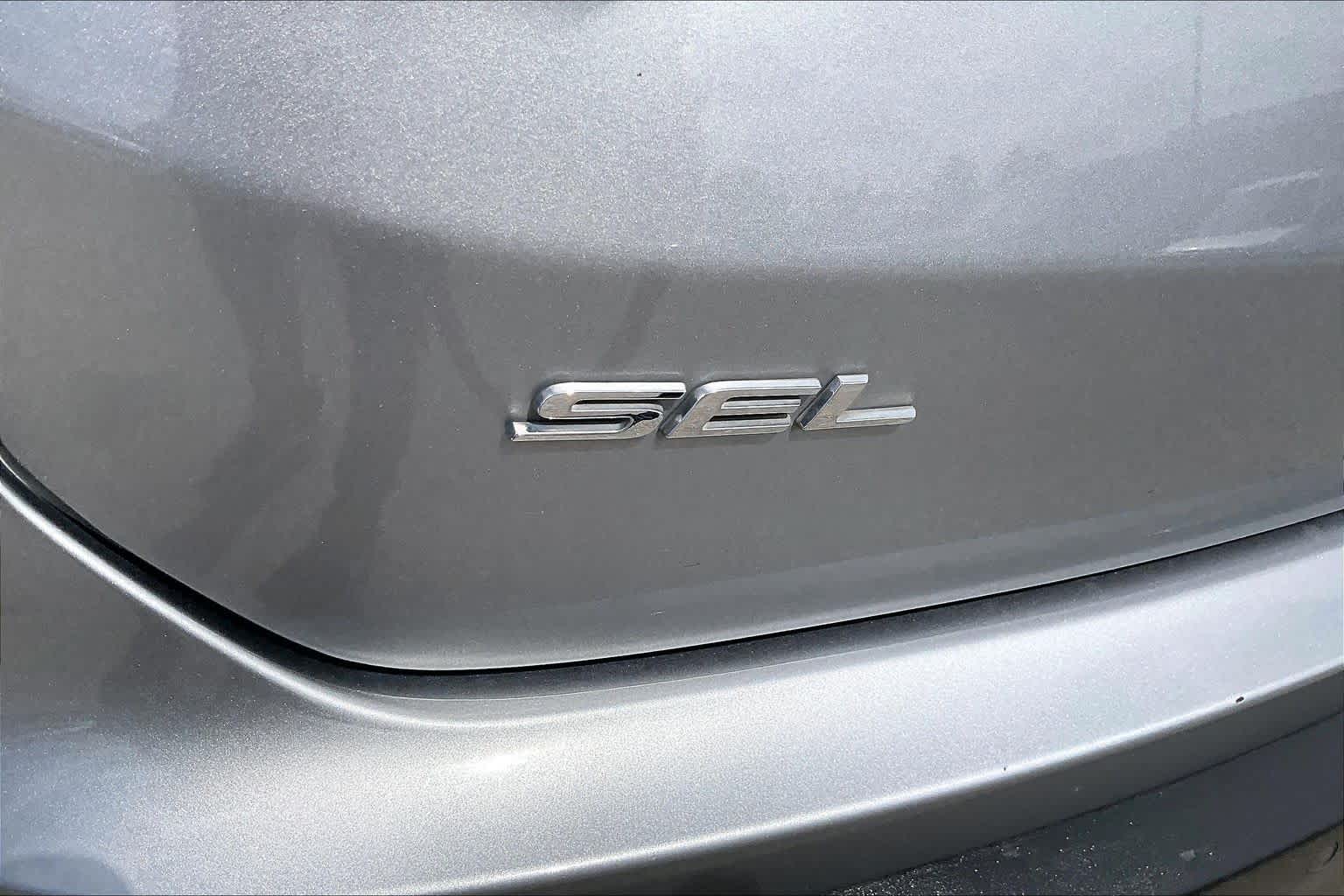 2021 Ford Edge photo 10 of 34