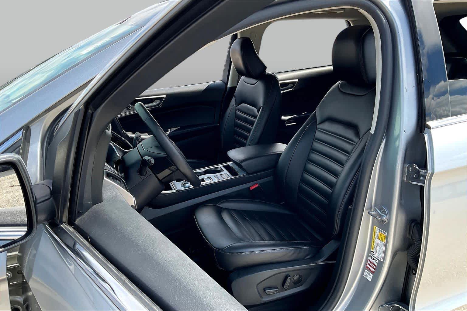 2021 Ford Edge photo 8 of 34