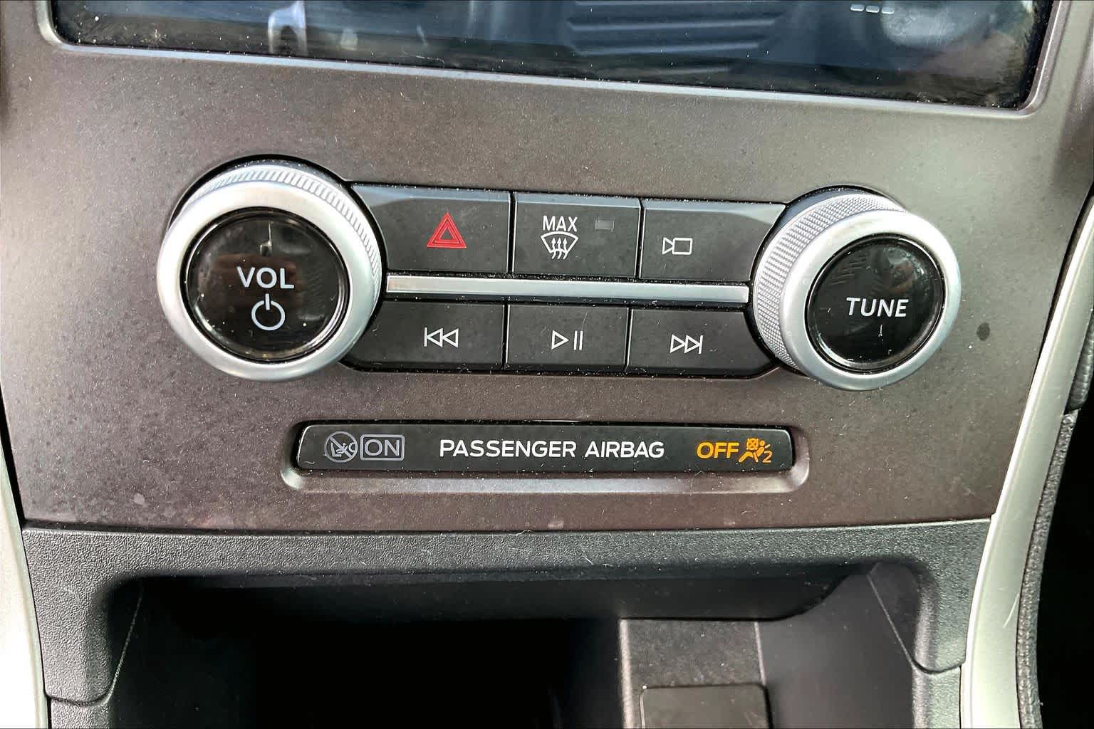 2021 Ford Edge photo 33 of 34