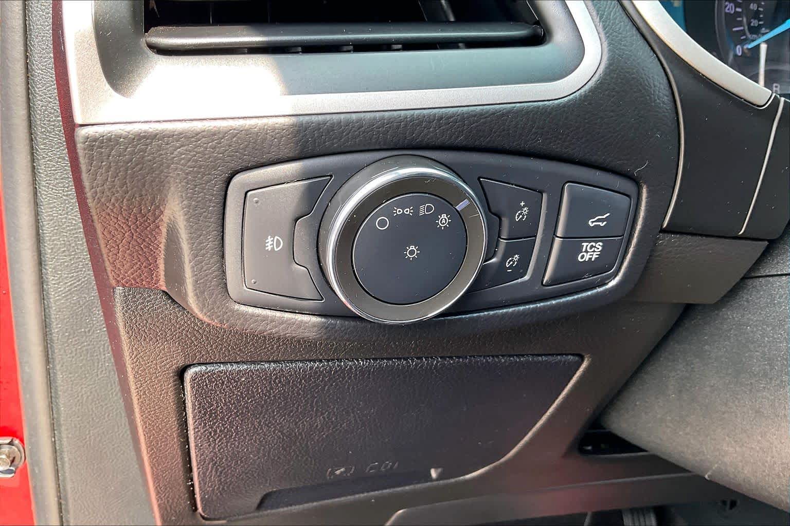 2020 Ford Edge SEL Rapid Red Metallic Tinted Clearcoat at Tomball Ford