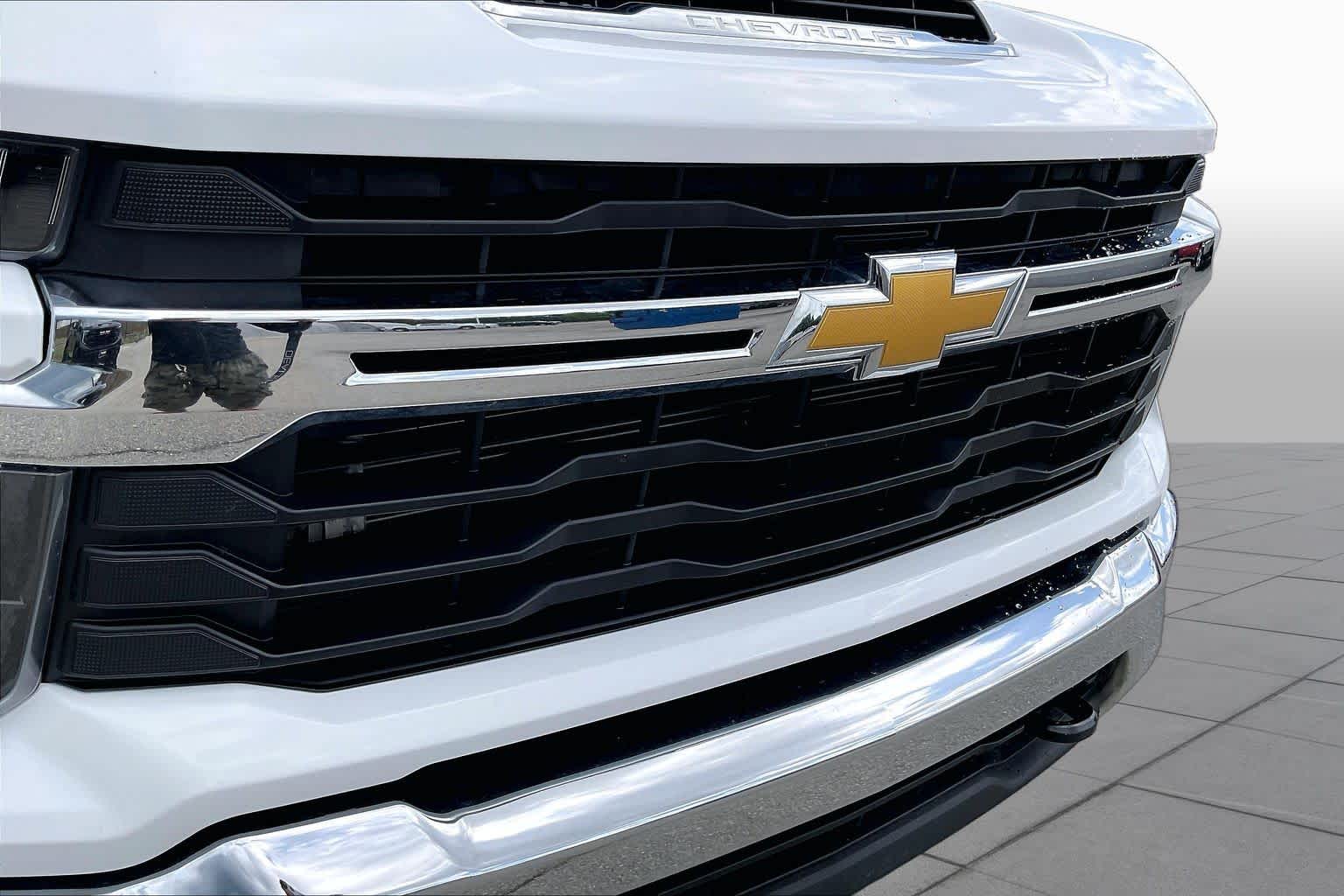 2025 Chevrolet Silverado 2500HD photo 27 of 32