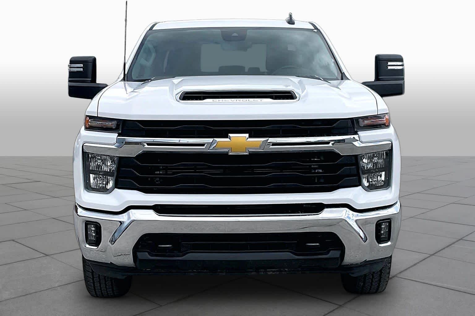 2025 Chevrolet Silverado 2500HD photo 4 of 32