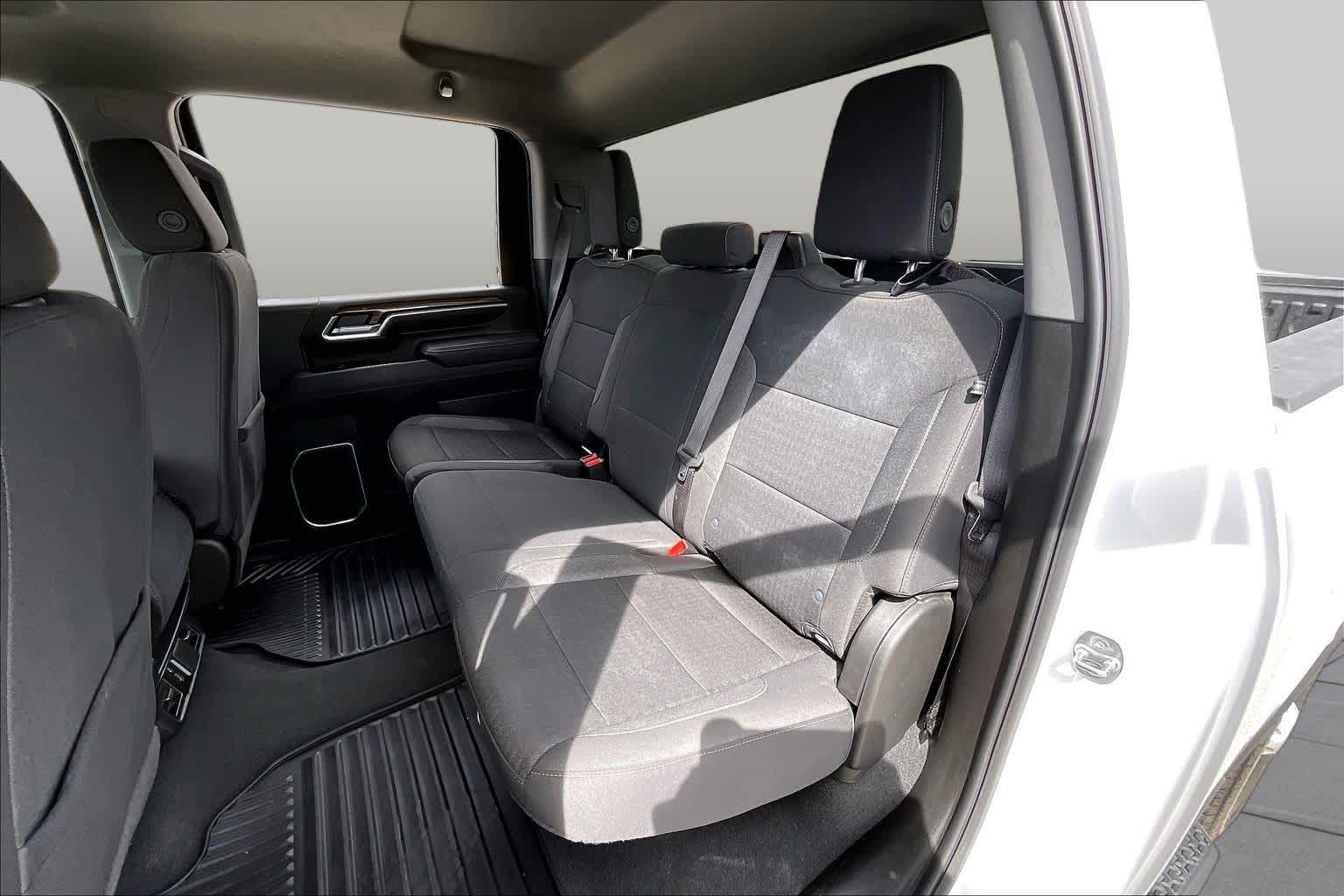 2025 Chevrolet Silverado 2500HD photo 17 of 32