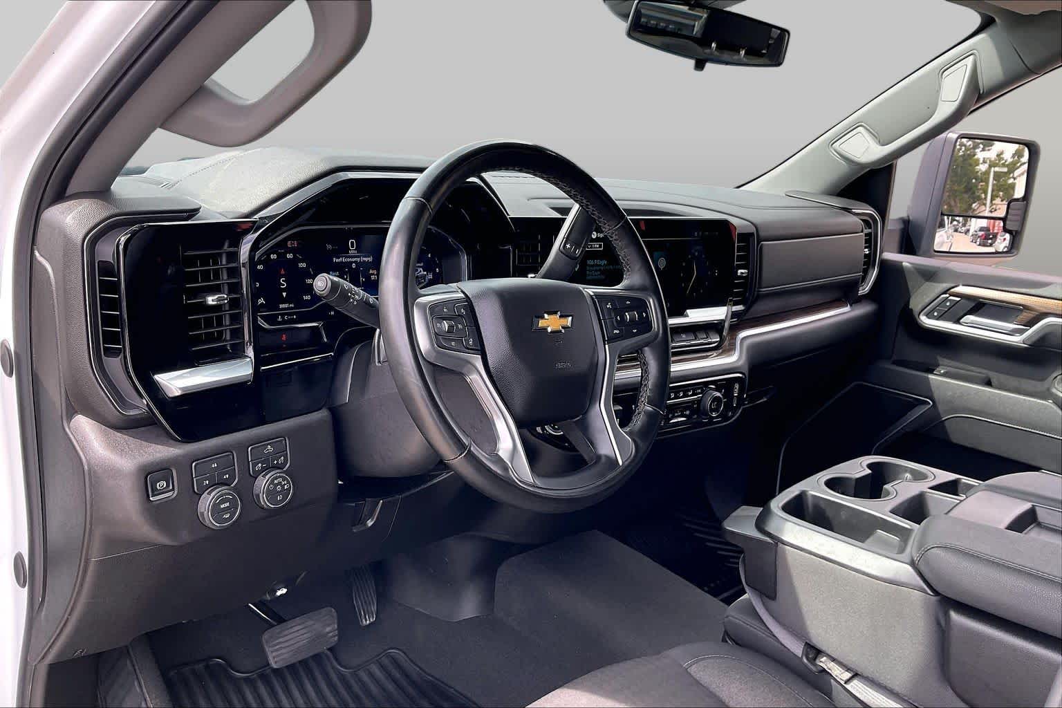 2025 Chevrolet Silverado 2500HD photo 15 of 32