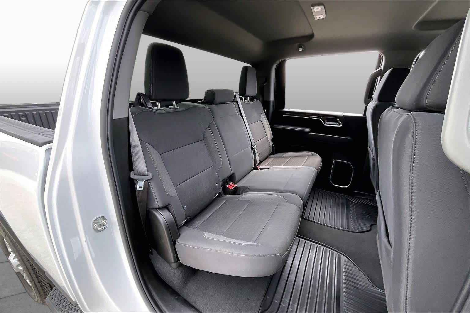2025 Chevrolet Silverado 2500HD photo 18 of 32