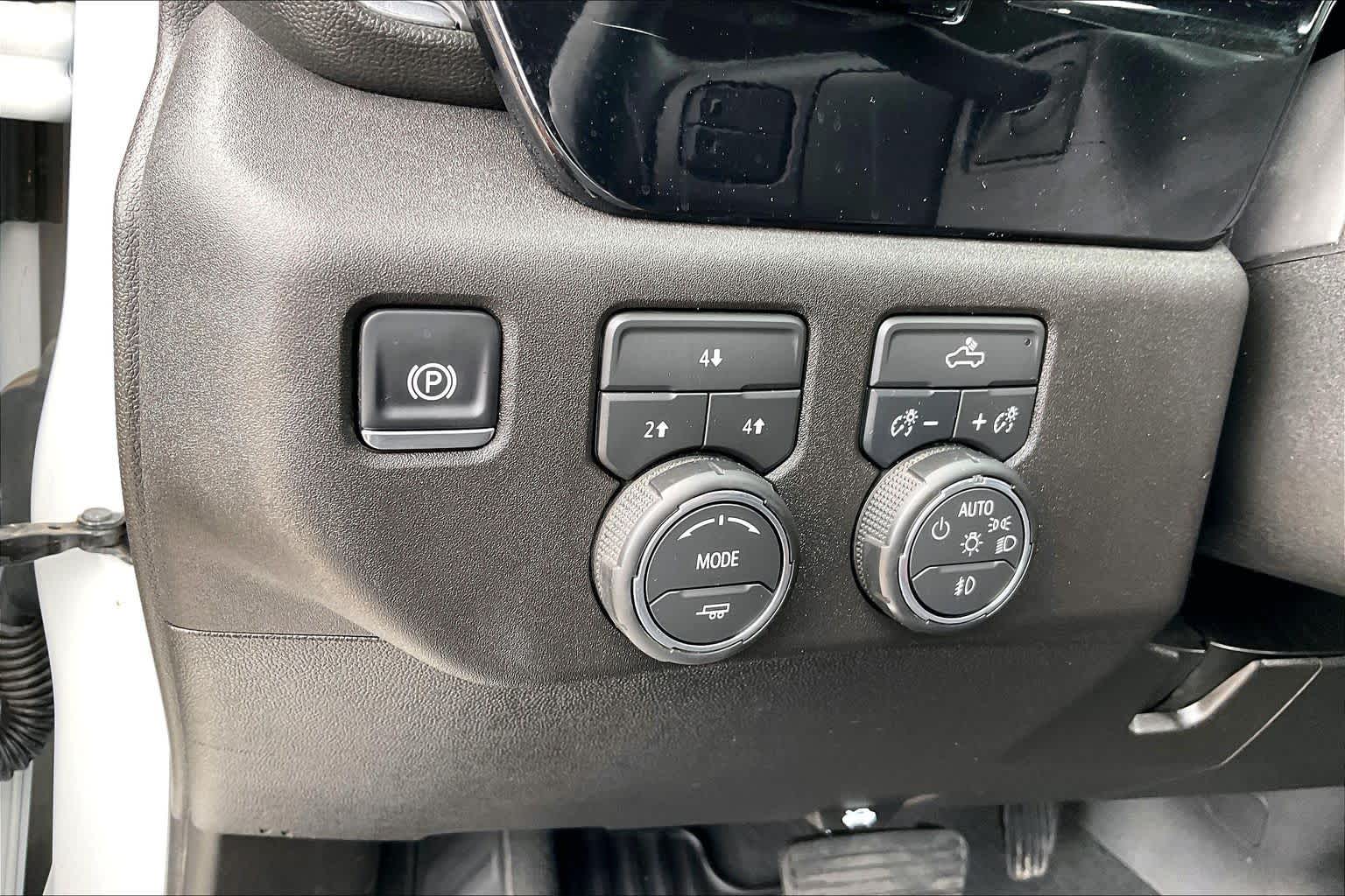 2025 Chevrolet Silverado 2500HD photo 13 of 32