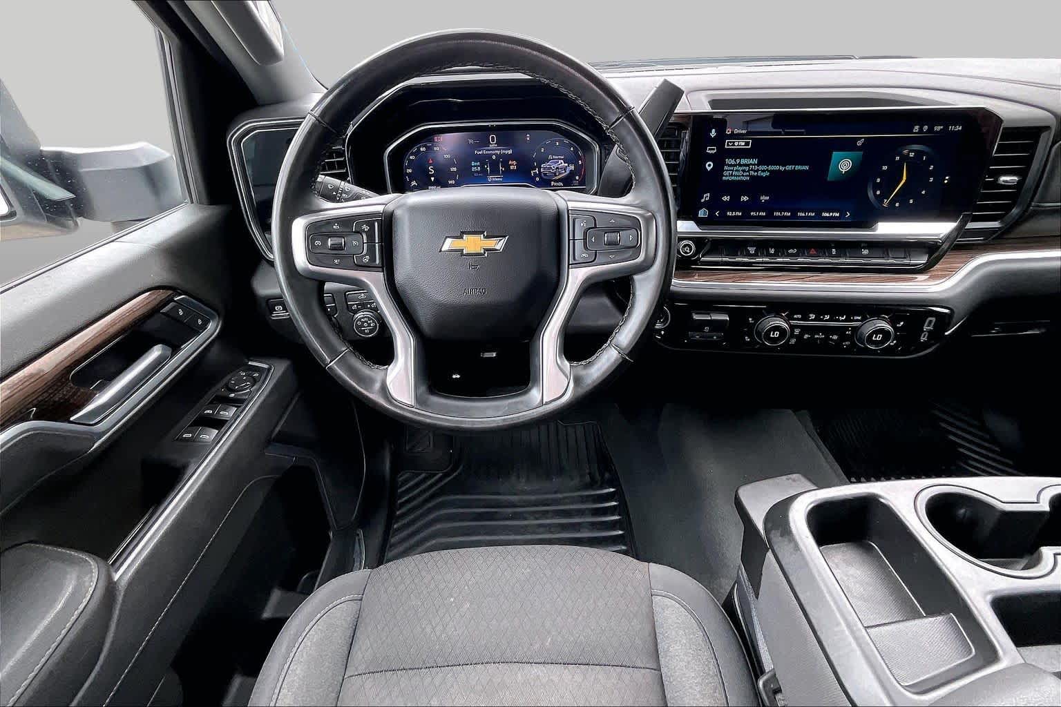 2025 Chevrolet Silverado 2500HD photo 6 of 32
