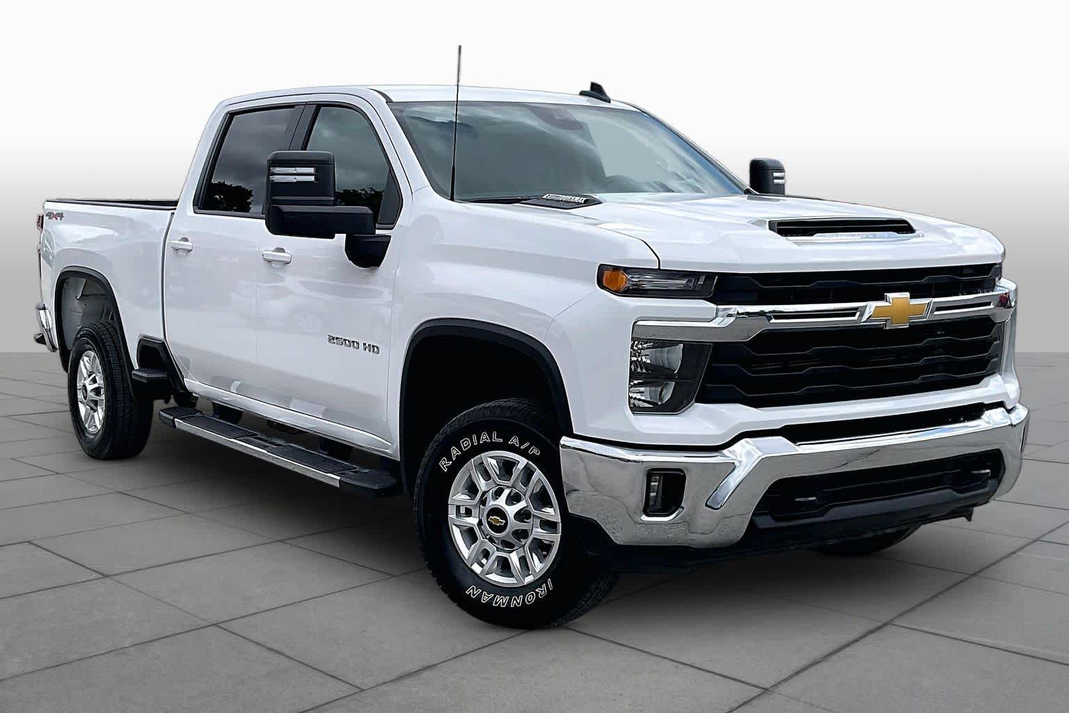 2025 Chevrolet Silverado 2500HD photo 3 of 32