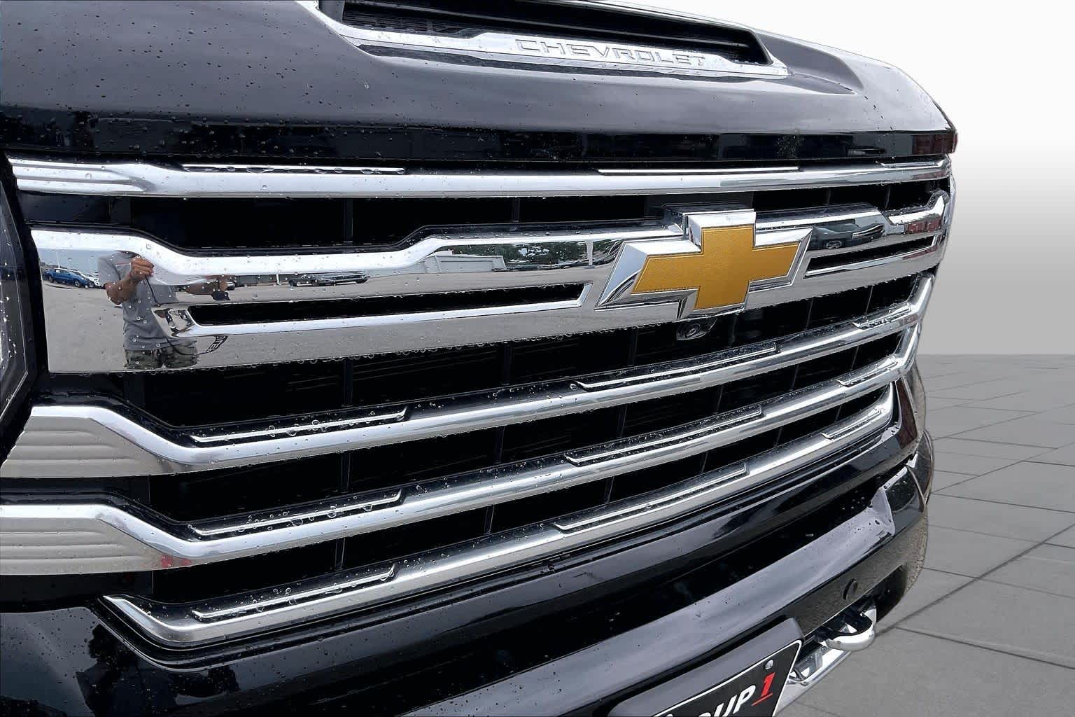 Used 2024 Black Chevrolet High Country image 28