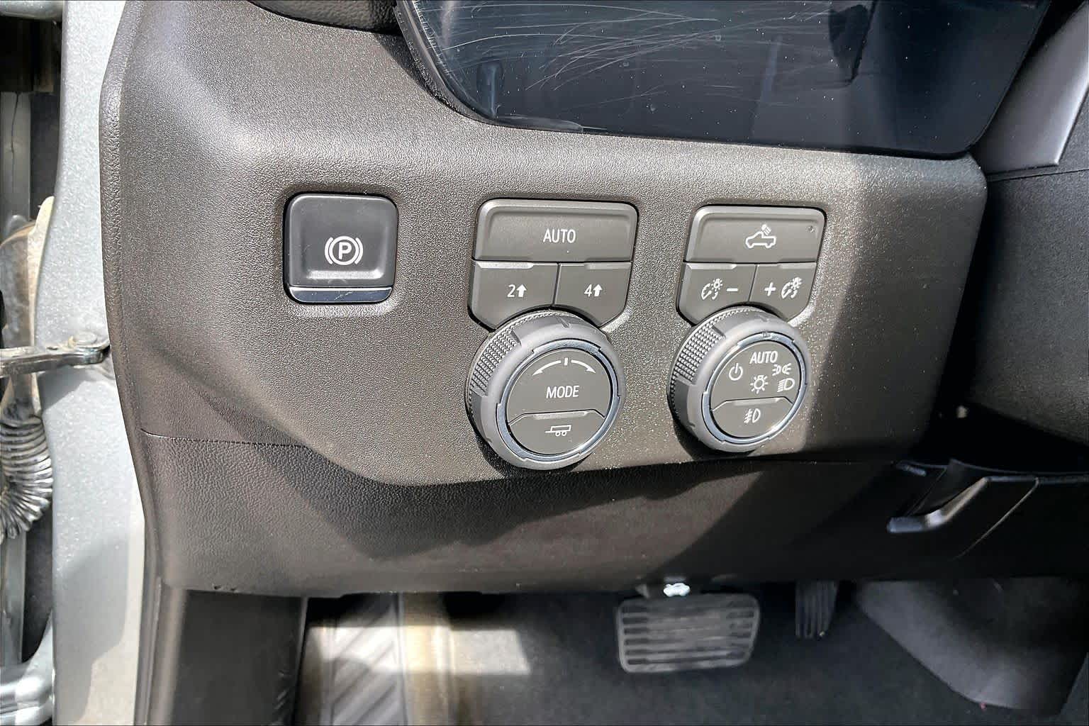 2026 Chevrolet Silverado 1500 photo 13 of 32