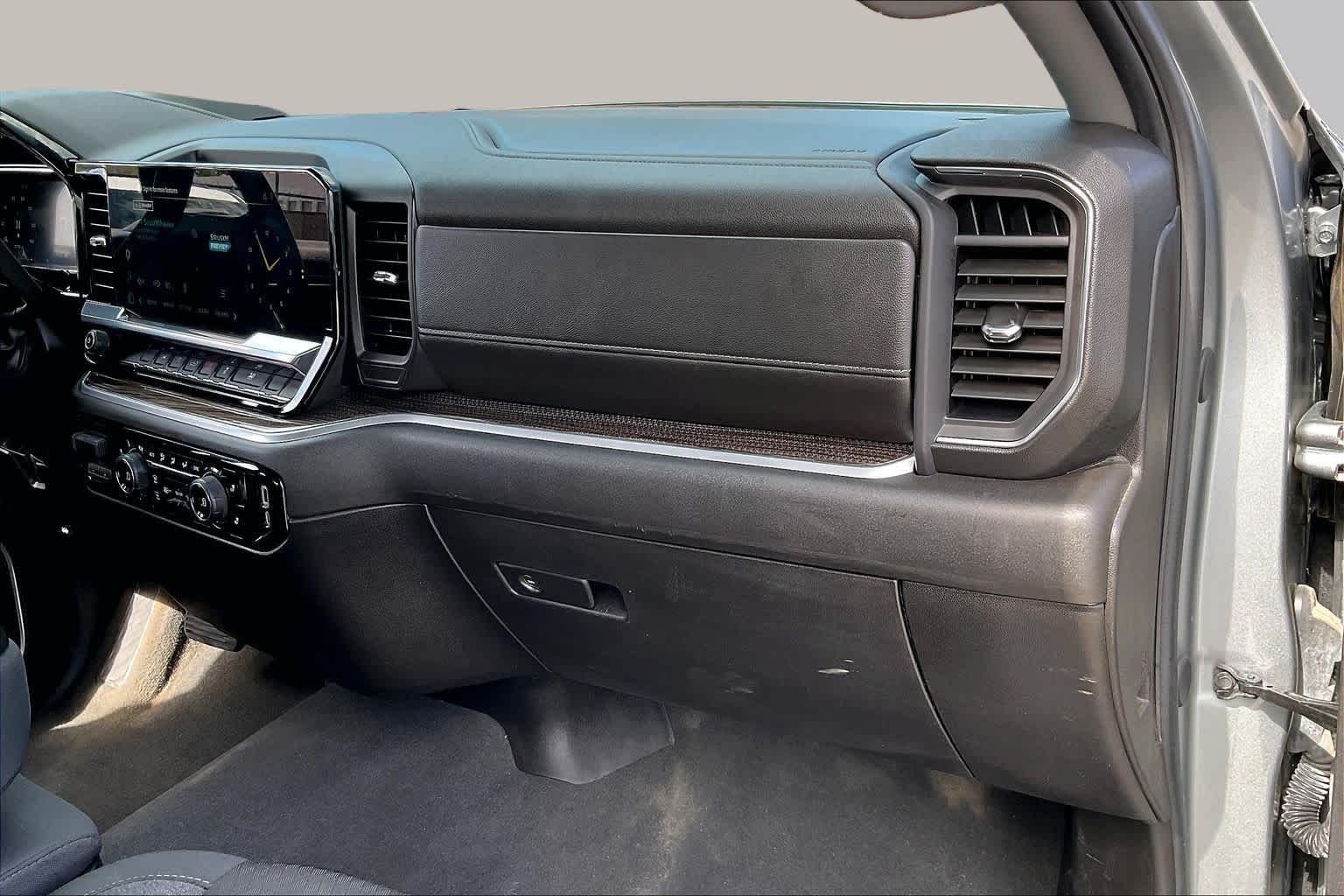 2026 Chevrolet Silverado 1500 photo 16 of 32
