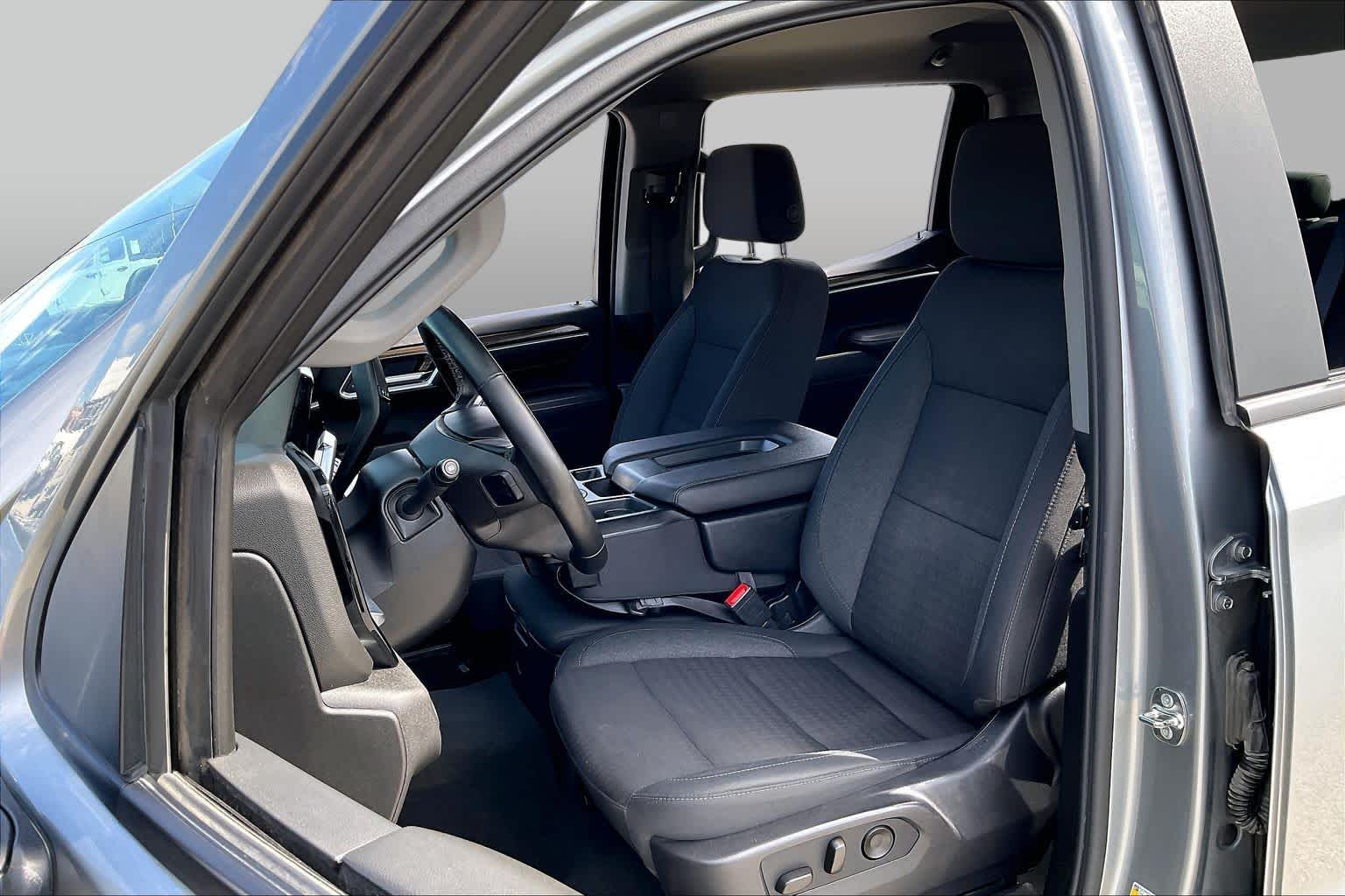 2026 Chevrolet Silverado 1500 photo 7 of 32