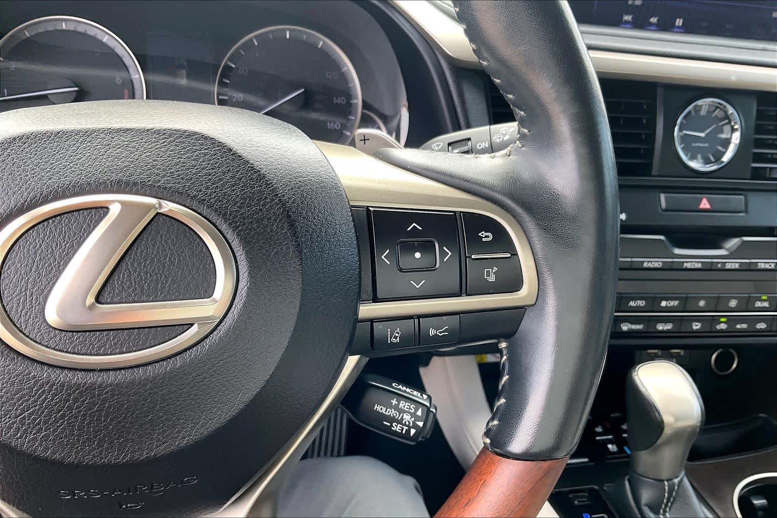2022 Lexus RX 350 photo 24 of 34
