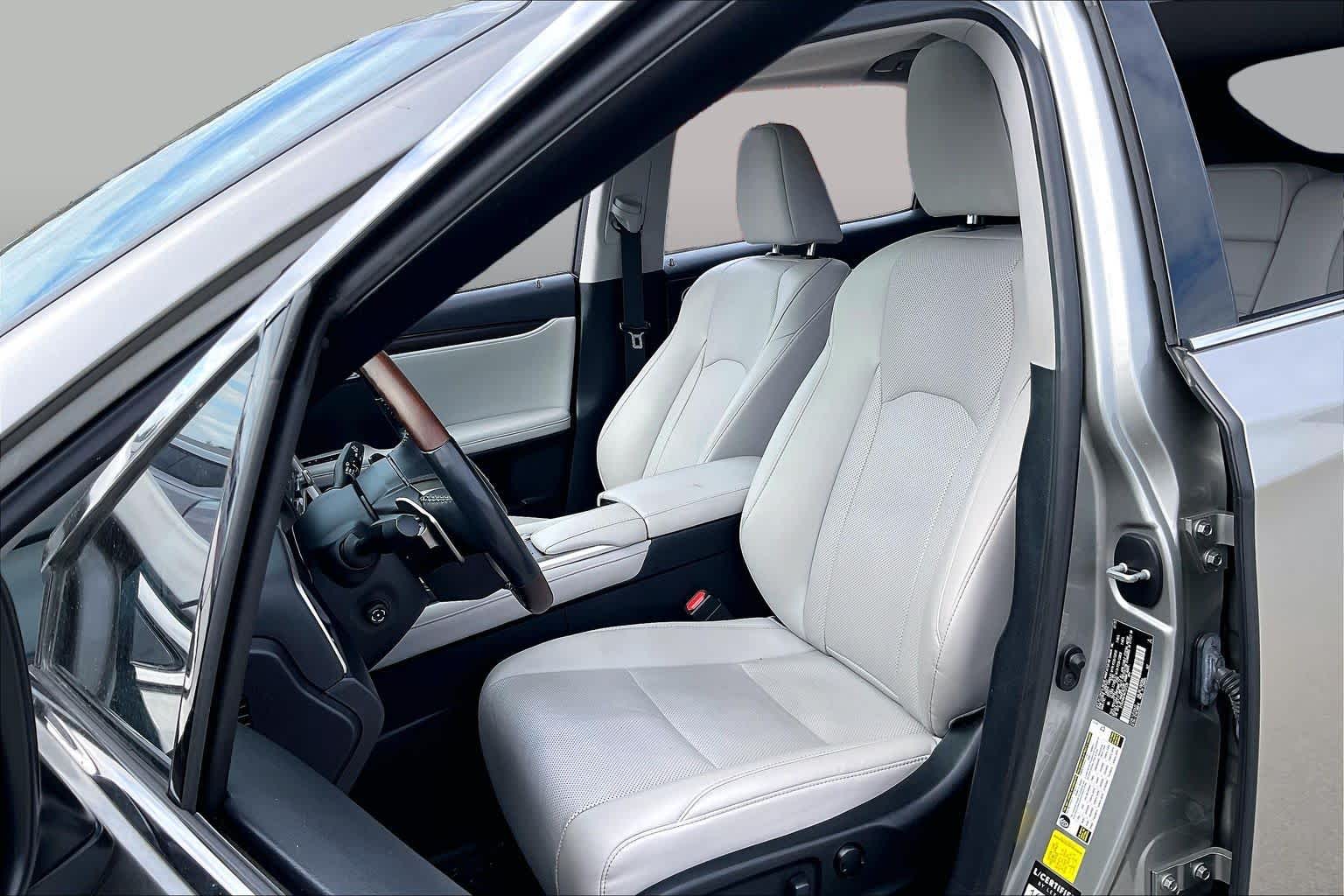 2022 Lexus RX 350 photo 2 of 8
