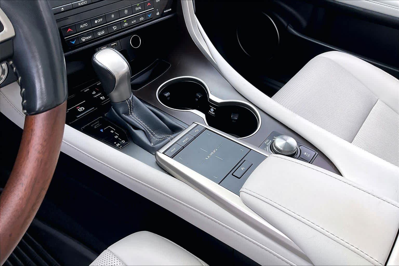 2022 Lexus RX 350 photo 16 of 34