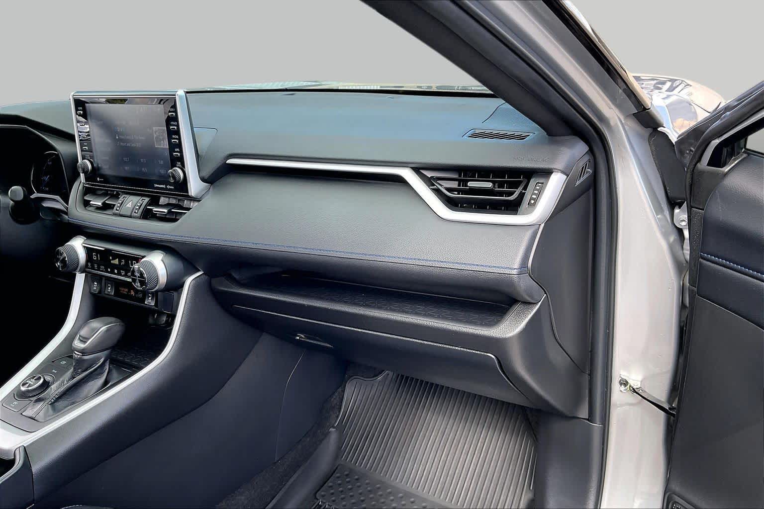 2022 Toyota RAV4 photo 18 of 34
