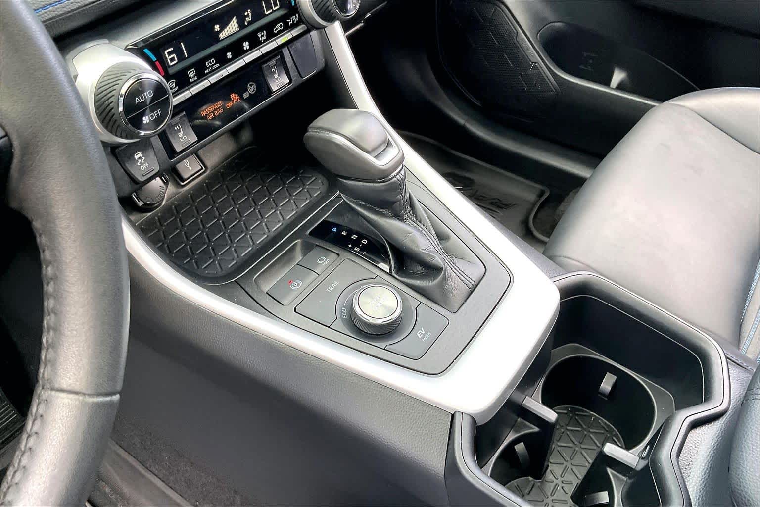 2022 Toyota RAV4 photo 16 of 34