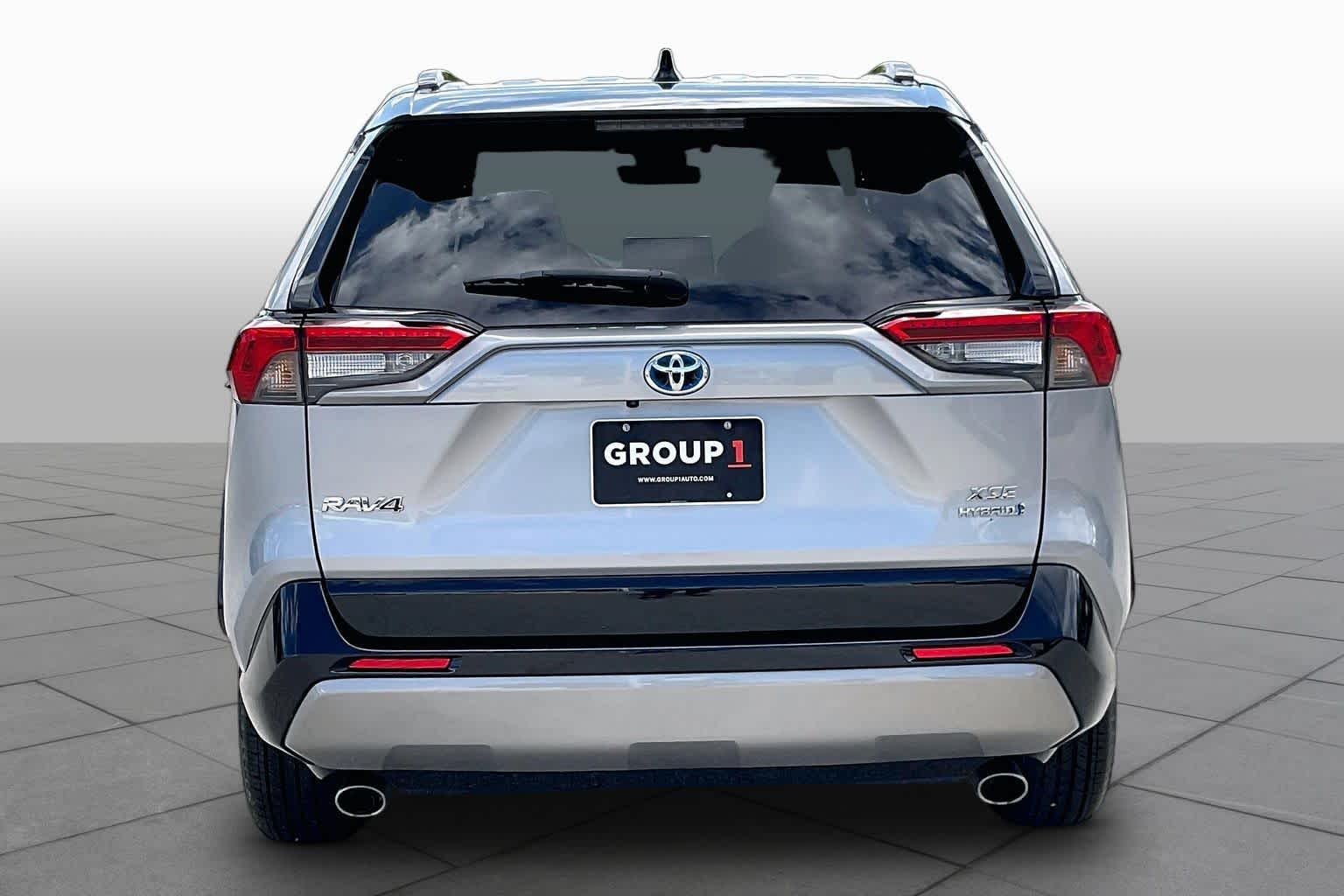 2022 Toyota RAV4 photo 5 of 34