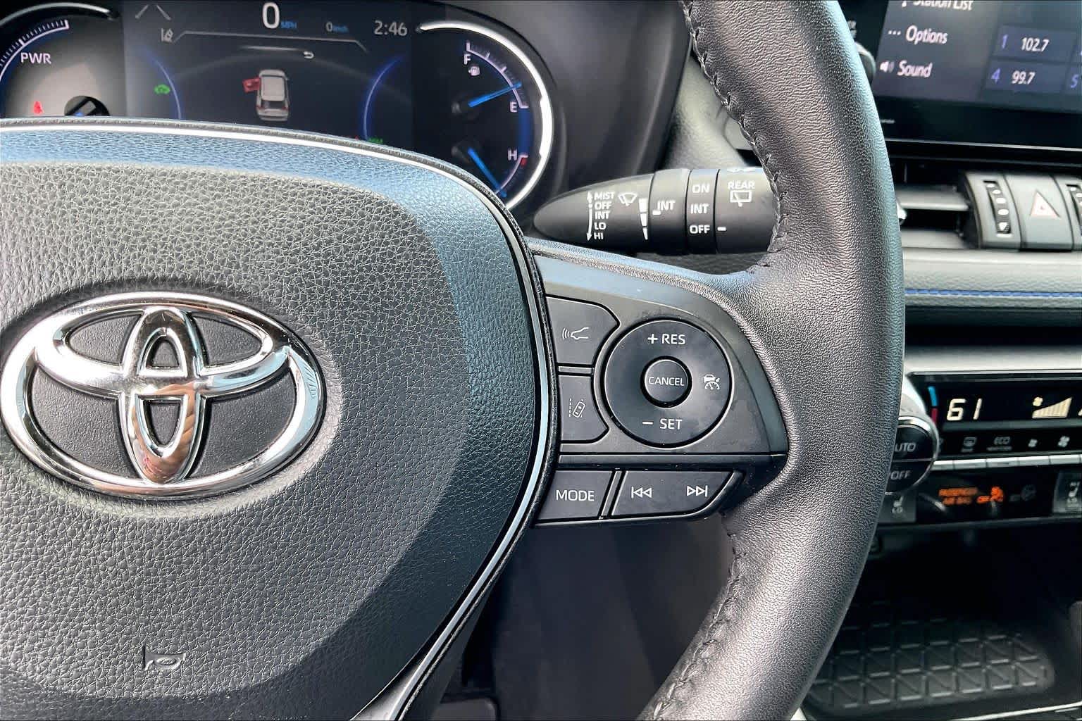 2022 Toyota RAV4 photo 24 of 34
