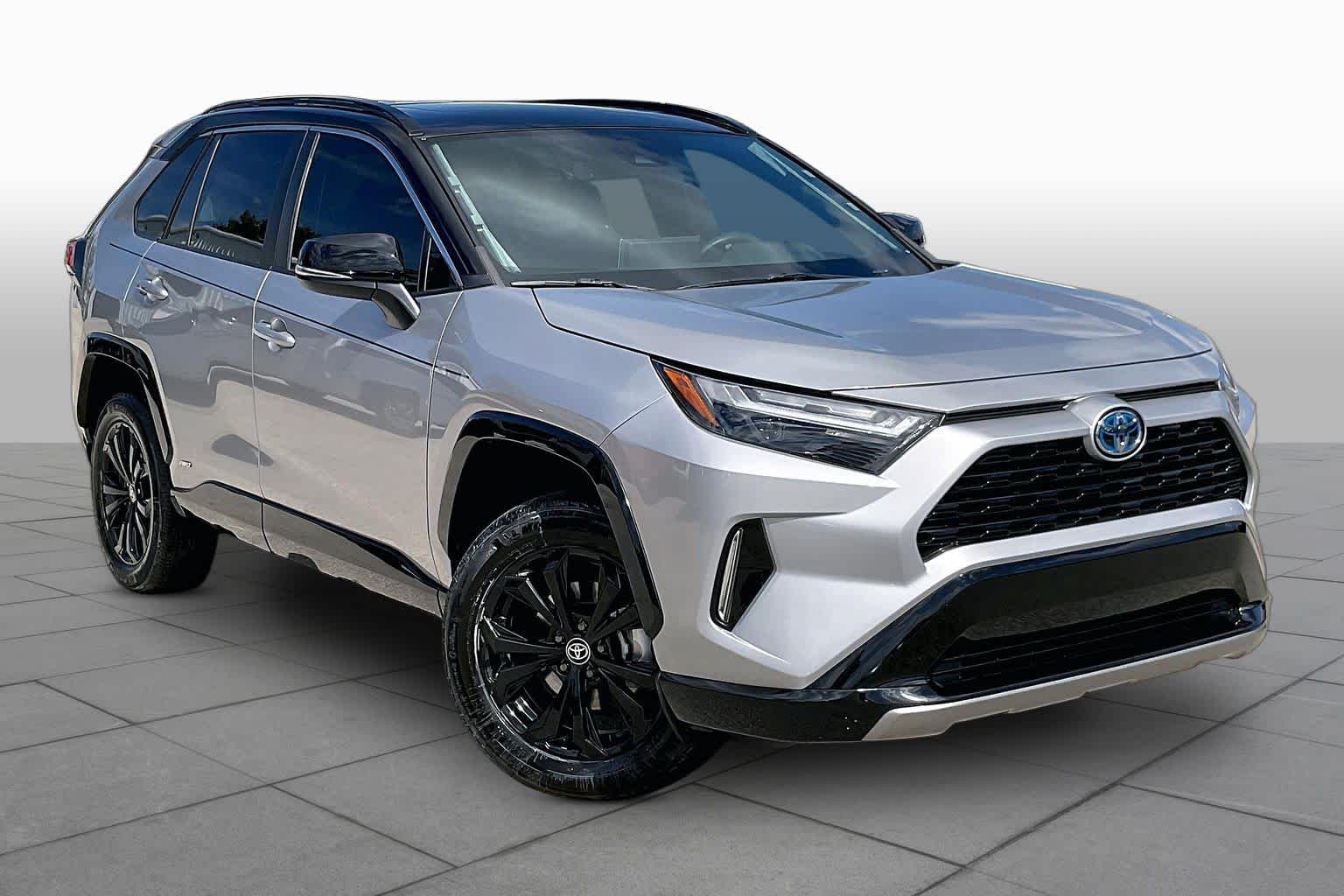 2022 Toyota RAV4 photo 3 of 34