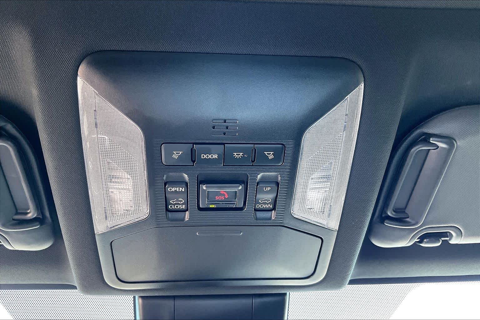 2022 Toyota RAV4 photo 33 of 34